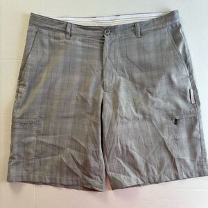 Greg Norman Mens Size 38 Grey Plaid Chino‎ Golf Shorts. Poly/spandex.
